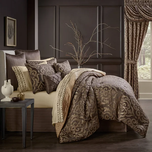 J. Queen New York Madrid 6-Piece Queen Comforter Set in Mink