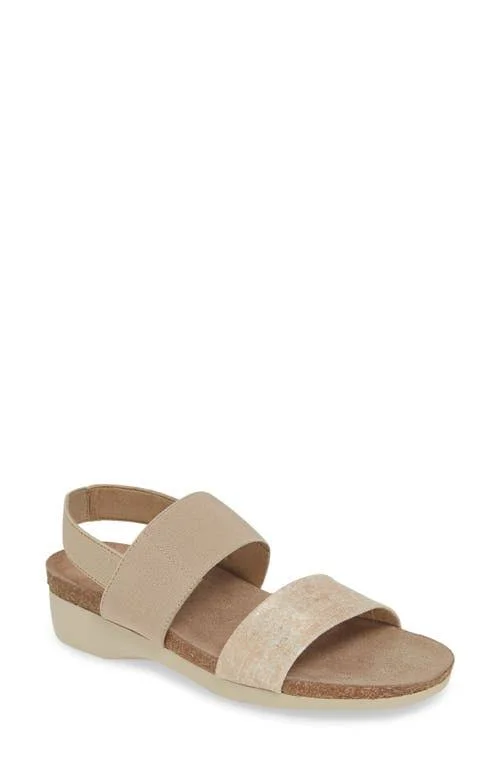 Munro Women's Pisces, Gold Metallic Size: 12 N