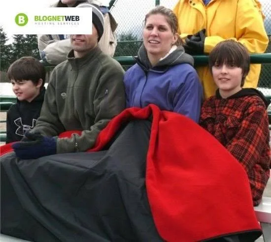 Mambe Blanket Waterproof, Windproof Outdoor Blanket with Stuff Sack, Large - Charcoal