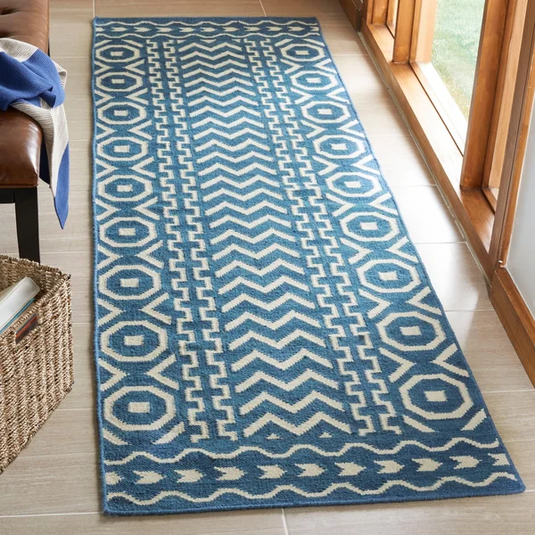 Safavieh 2&-6x22 x 6& Dhurries DHU572A Dark Blue - Ivory Rug
