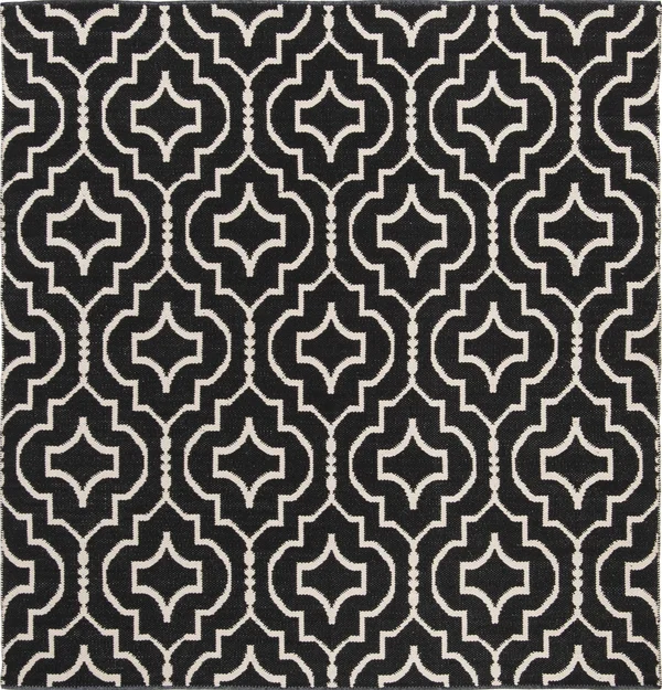 Safavieh Montauk Black/Ivory 4 ft. x 6 ft. Area Rug