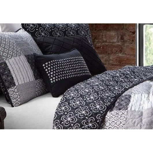 Avondale Manor Evangeline Quilt Set - Black - Twin