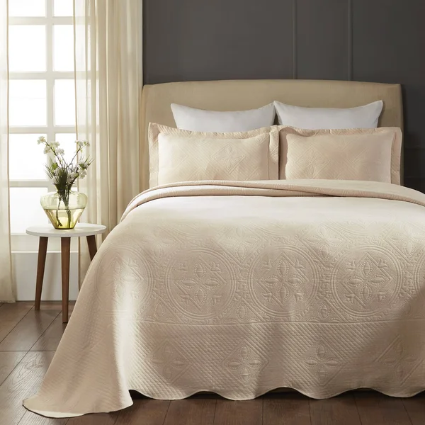 (Platinum - King) - Superior 100-percent Cotton Celtic Circle Scalloped Matelasse Bedspread