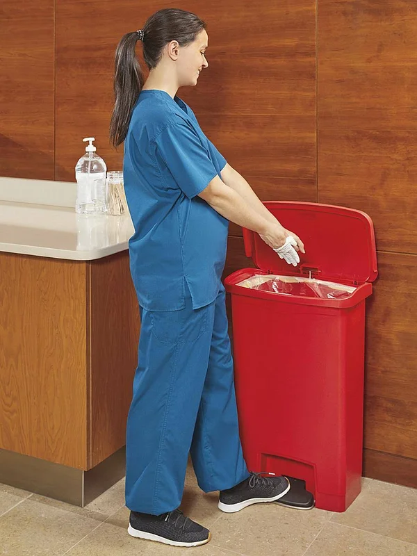 Rubbermaid Slim Jim Resin Step-On Container - Front Step Style, 13 gal, Red