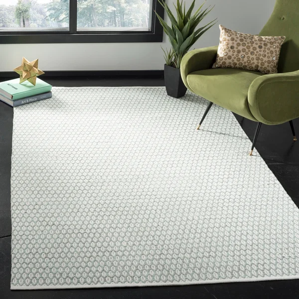 Safavieh Montauk MTK608G 5&0x22 x 8&0x22 Light Green - Ivory Area Rug