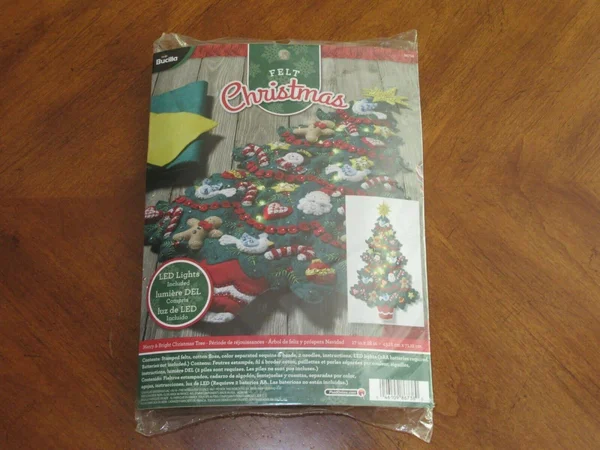 Bucilla Felt Wall Hanging Applique Kit Merry & Bright Christmas Tree