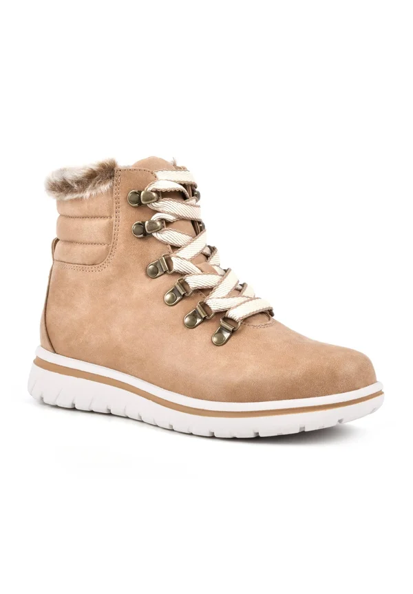 Cliffs by White Mountain Hallett Women's Hiker Boots, Size: 6