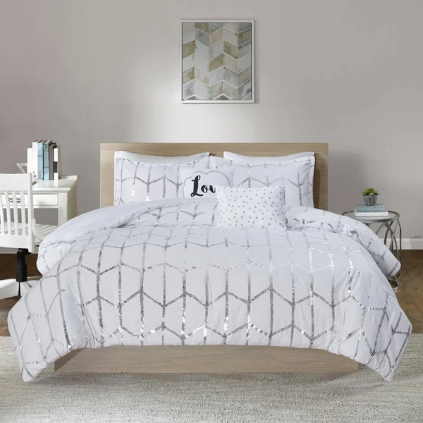 Intelligent Design - Raina Metallic Printed Comforter Set - Navy/Silver - Twin/Twin XL