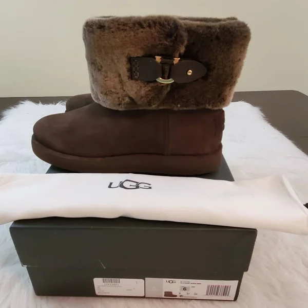 Ugg Women's Classic Berge Mini Suede in Brown - Size 6