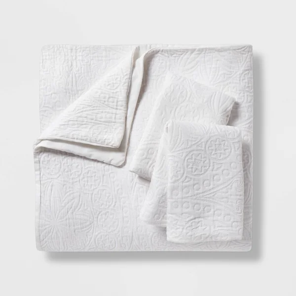 White Matelasse Duvet Cover Set (Full/Queen) - Threshold