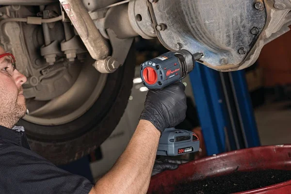 Ingersoll Rand W5132-K12 3/8x22 20V Impact Wrench Kit