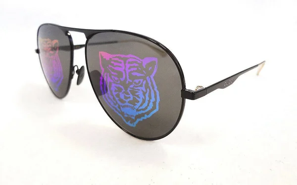Gucci Gg0334s sunglasses color 002 black/multicolor