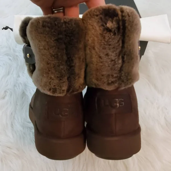 Ugg Women's Classic Berge Mini Suede in Brown - Size 6