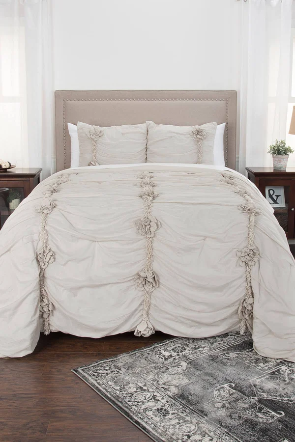 Rizzy Home Aiyana King Quilt in Natural