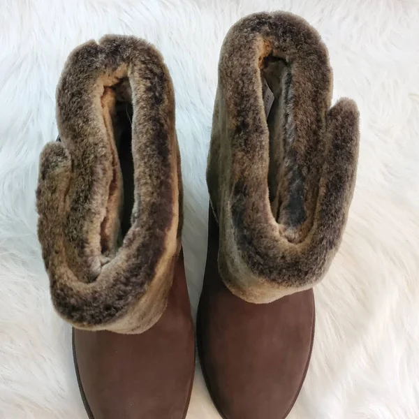 Ugg Women's Classic Berge Mini Suede in Brown - Size 6