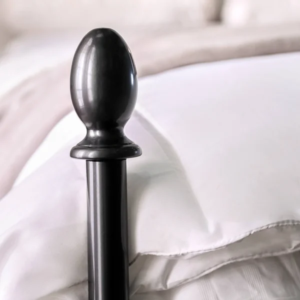 The Gray Barn Epona Contemporary Arched Four Poster Bed (Twin)