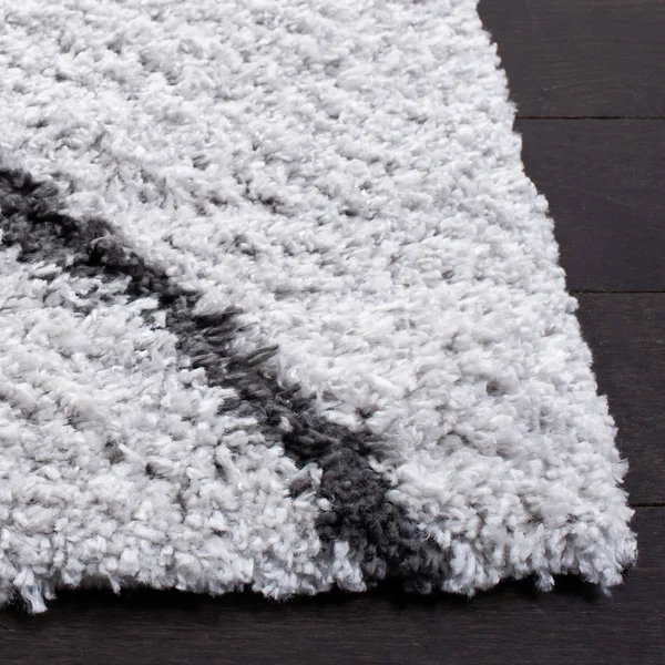 Safavieh Clearance August Shag AUG572F Ivory Rug, 6&7x22x6&7x22 - Square