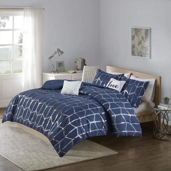 Intelligent Design - Raina Metallic Printed Comforter Set - Navy/Silver - Twin/Twin XL