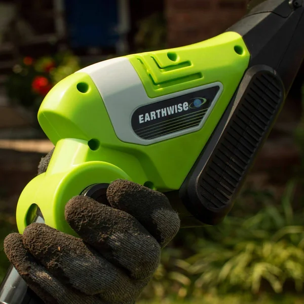 Earthwise 20-Volt 20x22 Cordless Pole Hedge Trimmer - Lpht12022