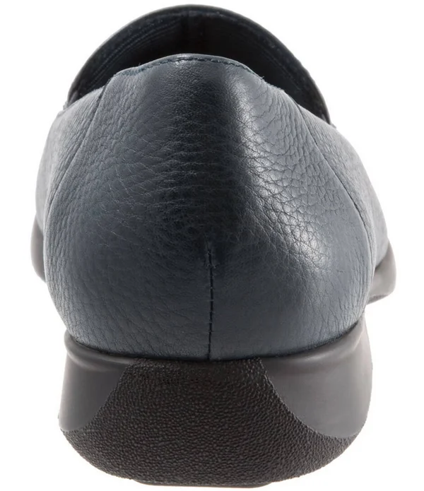 Women's Trotters Jenn - Size: 6.5 Medium, Brown