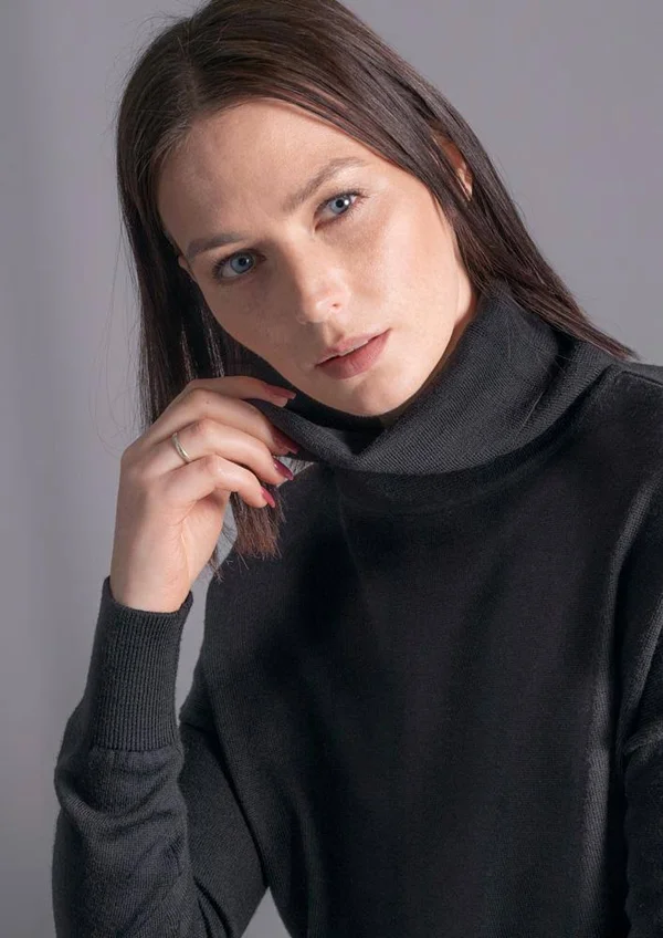 Womens Pure Extra Fine Merino Wool Oversized Roll Neck Jumper - Black, M