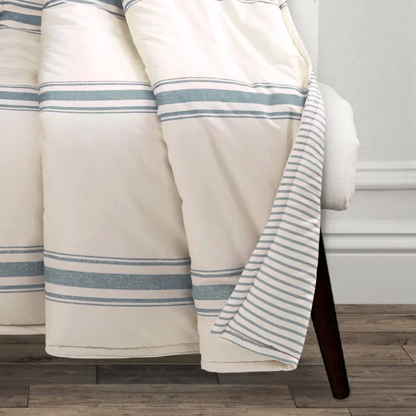 Lush Decor Farmhouse Stripe Throw Navy