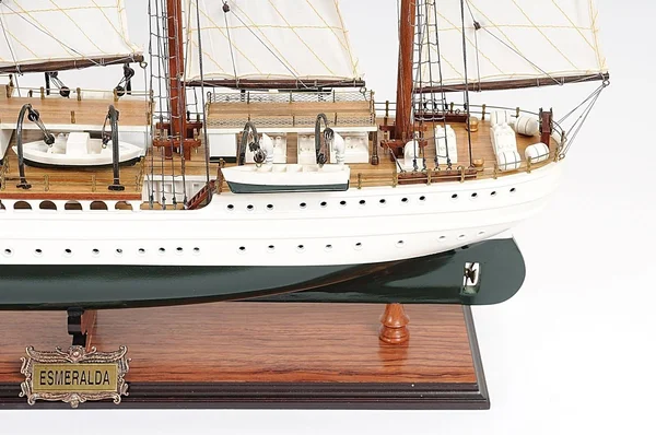 Old Modern Handicrafts T115 Esmeralda Painted