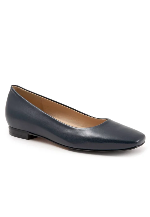 Trotters Women's Honor Shoes - Wide Navy in Size 8.5