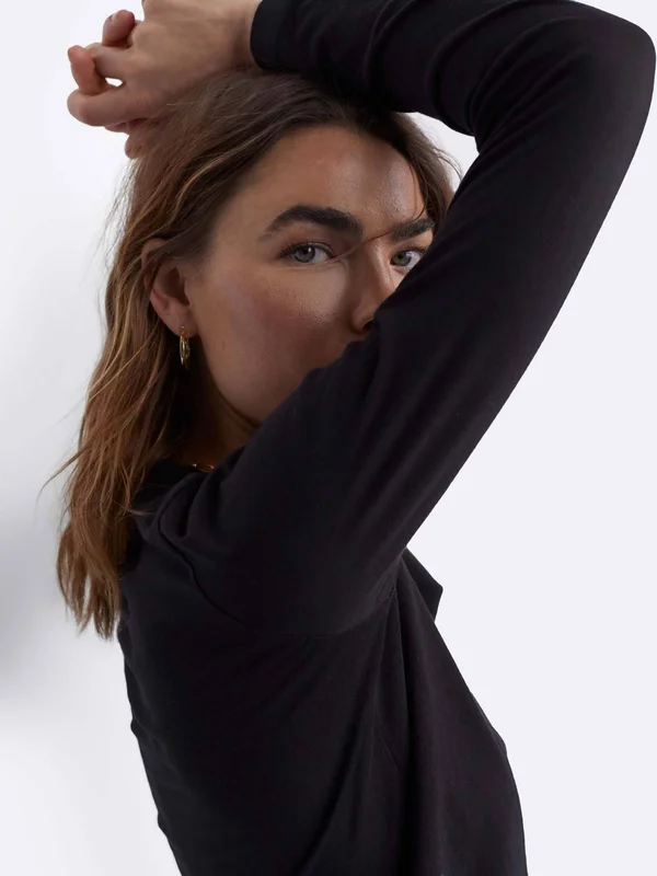Organic Cotton Long Sleeve Crop Tee Jet Black - M