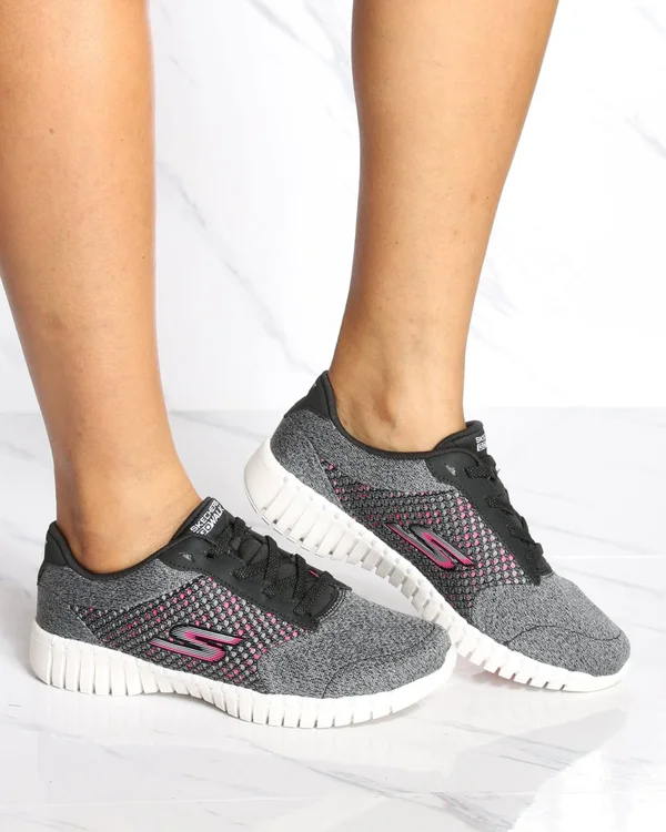 Skechers Women's GOwalk Smart - Influence Athletic Shoes Black 7.5