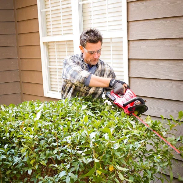 Hyper Tough 20V Max 22-inch Cordless Hedge Trimmer HT19-401-003-09