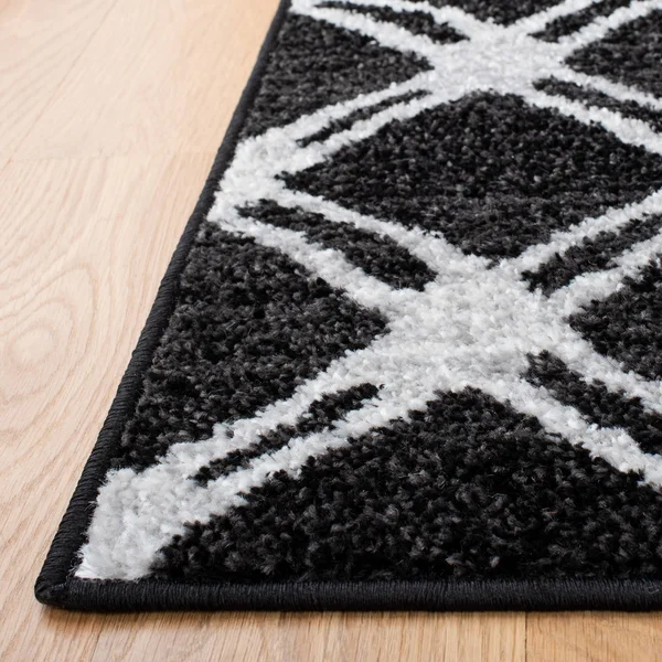 4& x 6& Rectangular Area Rug - Black, Safavieh