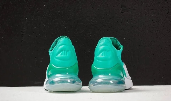 Nike Air Max 270 Flyknit Women's Shoe Size 8 (Clear Emerald)