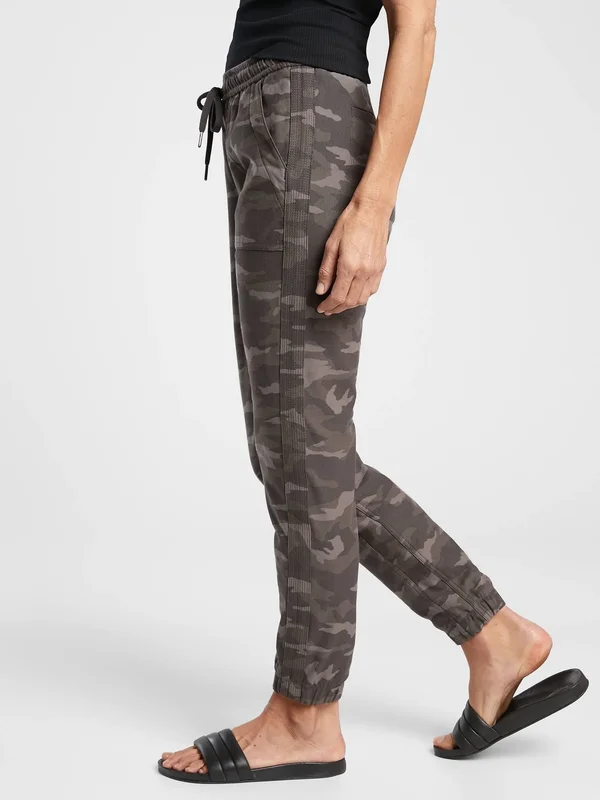 Athleta Women's Camo Farallon Jogger Black Olive Camo Tall Size 4