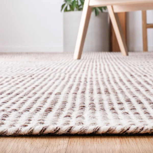 Safavieh Handmade Vermont Aureliane Wool Rug - 4' x 6' - Brown/Ivory
