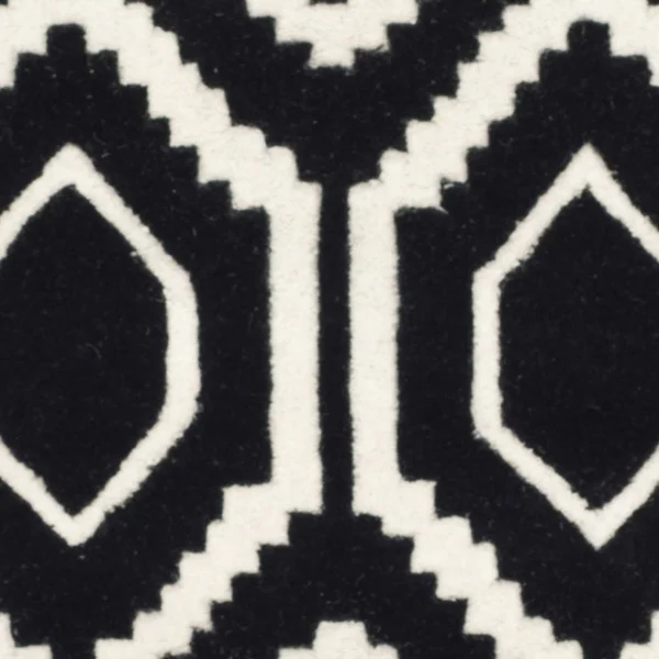 Safavieh Chatham Dark Grey & Ivory 2&-3x22 x 5& Rug