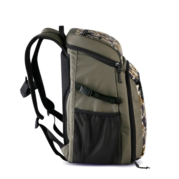 Igloo Gizmo Durable & Adjustable Insulated 30 Can Cooler Backpack - Camouflage