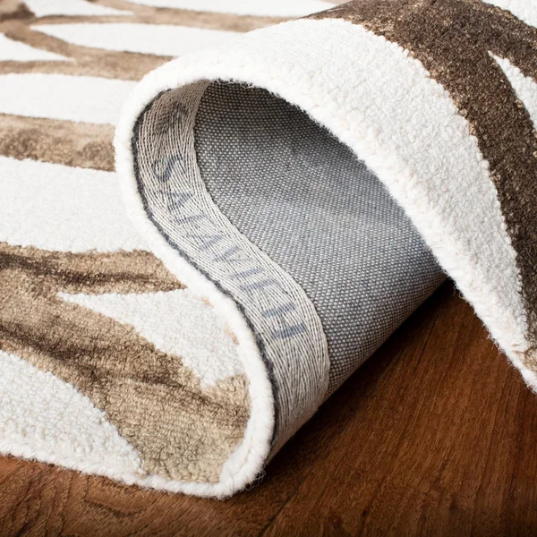 Safavieh Dip Dye Ivory/Chocolate Area Rug; 4& x 6&