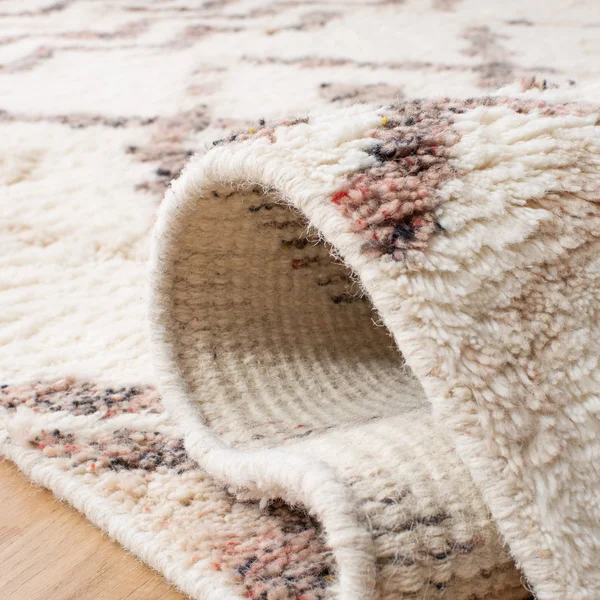 Safavieh Casablanca Rug Collection CSB528A - Ivory - Pink - 4' x 6'
